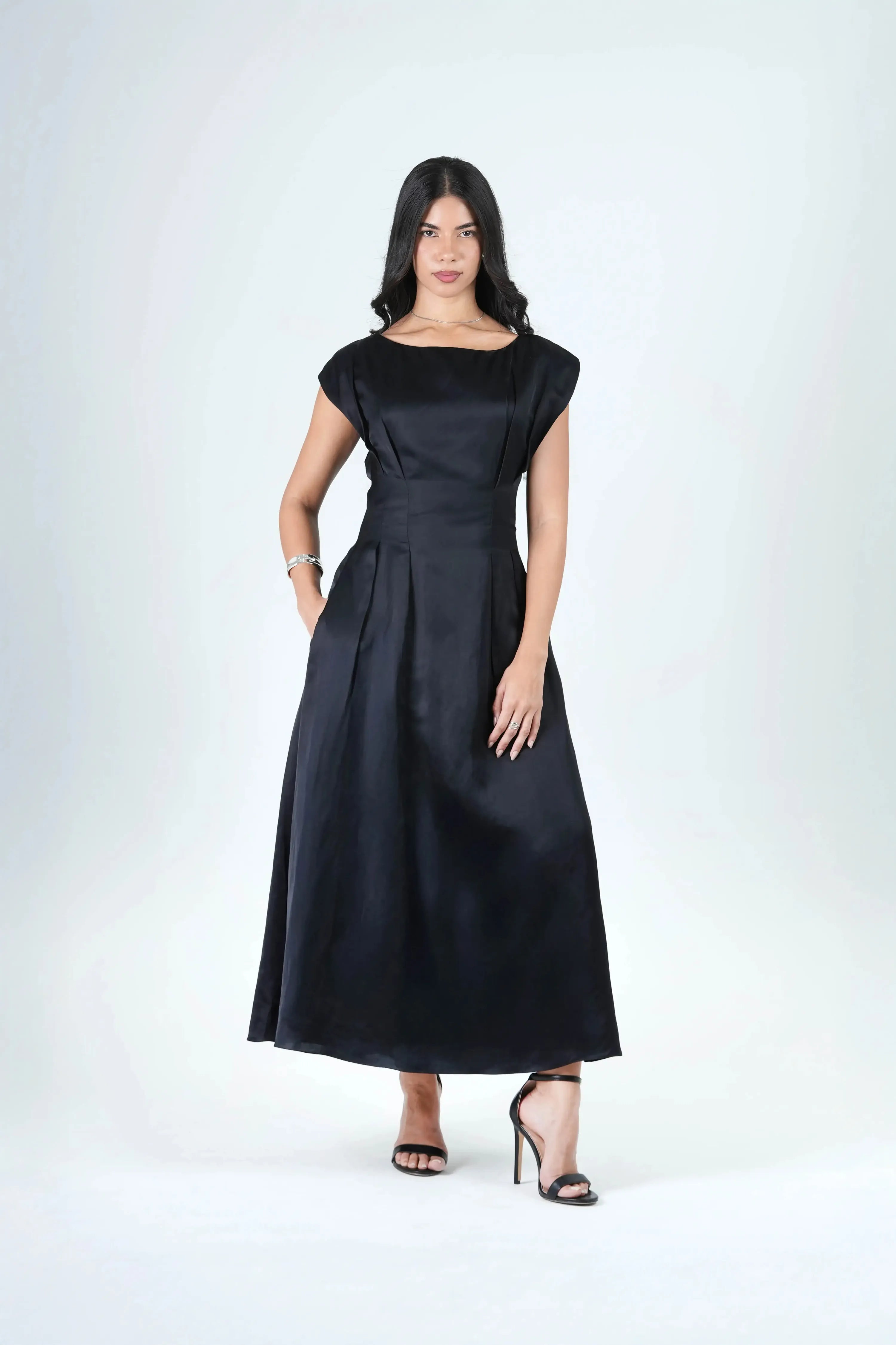 Stella Midi Dress – Black